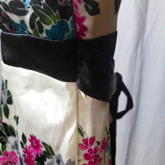 Sleeveless Tank Top - Picture 4 of 8